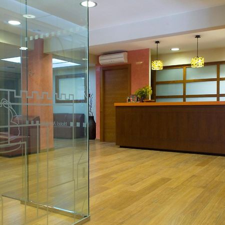 Hotel Avenida Requena Dış mekan fotoğraf