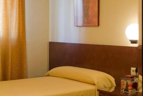 Hotel Avenida Requena Dış mekan fotoğraf