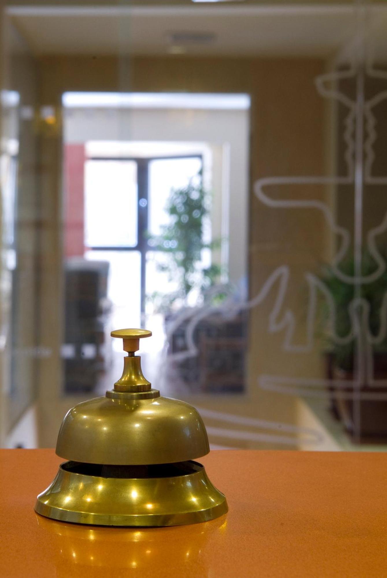 Hotel Avenida Requena Dış mekan fotoğraf