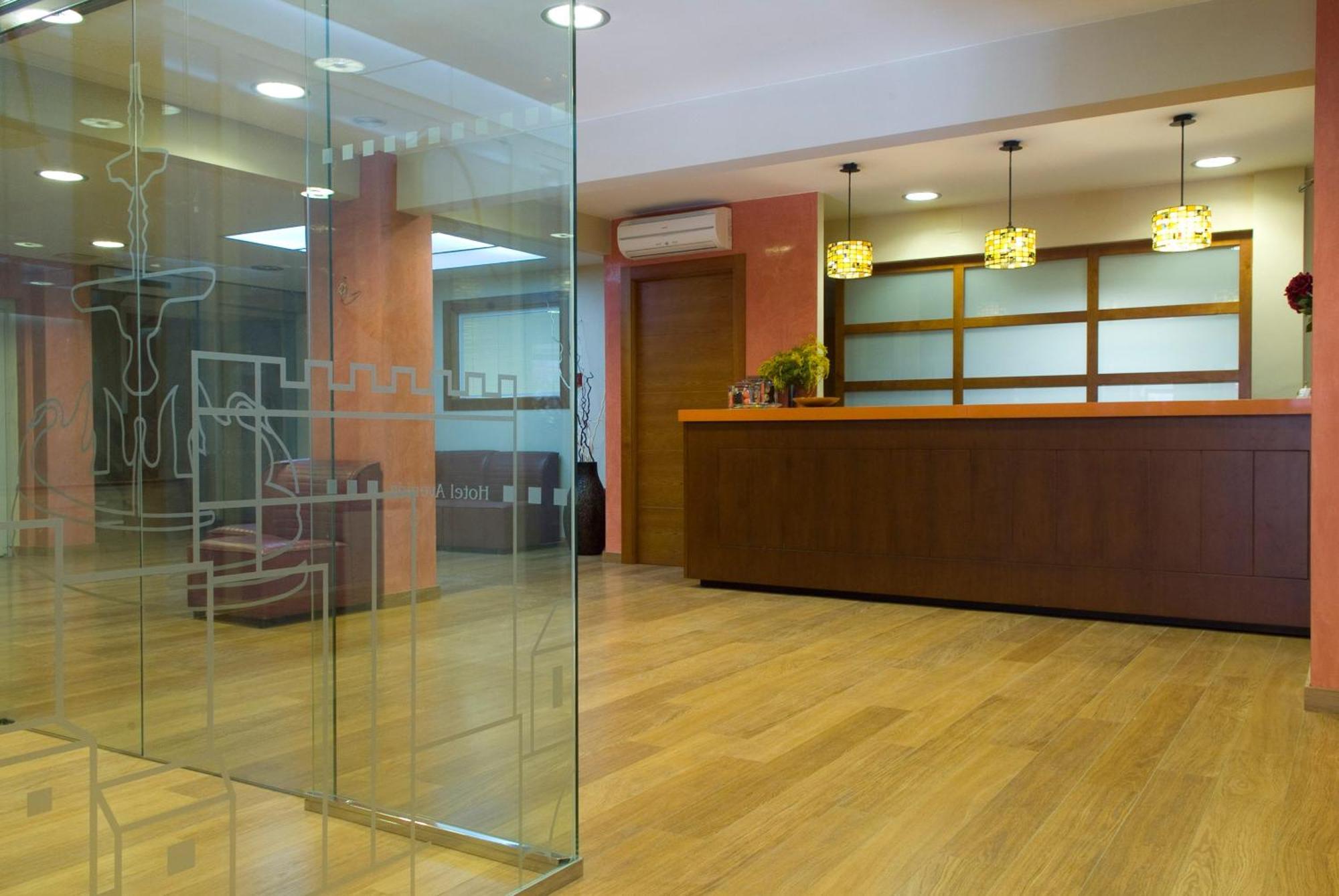 Hotel Avenida Requena Dış mekan fotoğraf