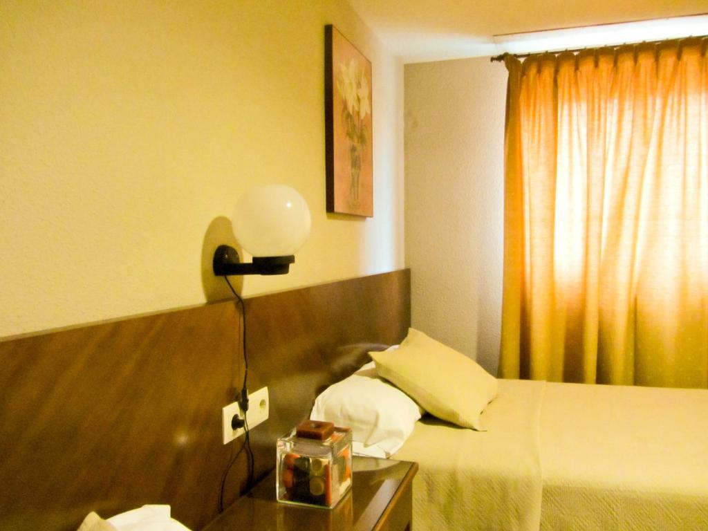 Hotel Avenida Requena Oda fotoğraf
