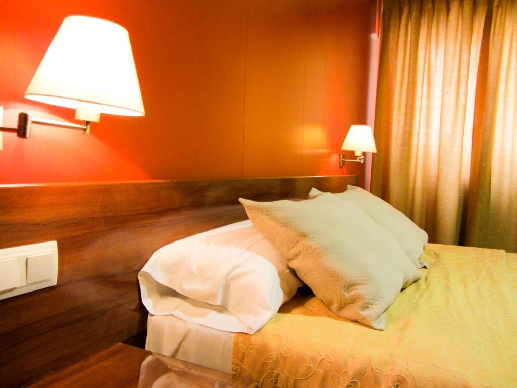 Hotel Avenida Requena Oda fotoğraf