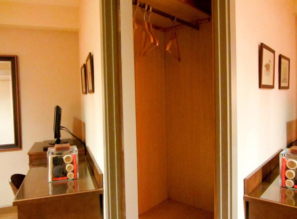 Hotel Avenida Requena Oda fotoğraf