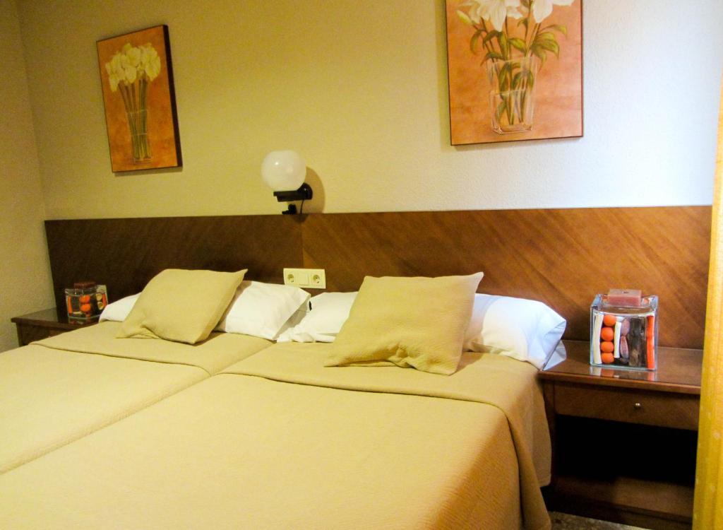 Hotel Avenida Requena Oda fotoğraf