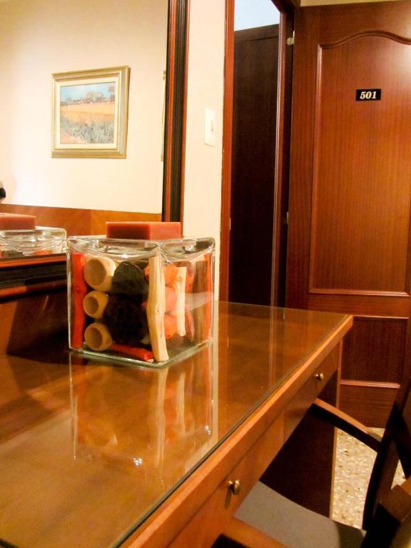 Hotel Avenida Requena Oda fotoğraf