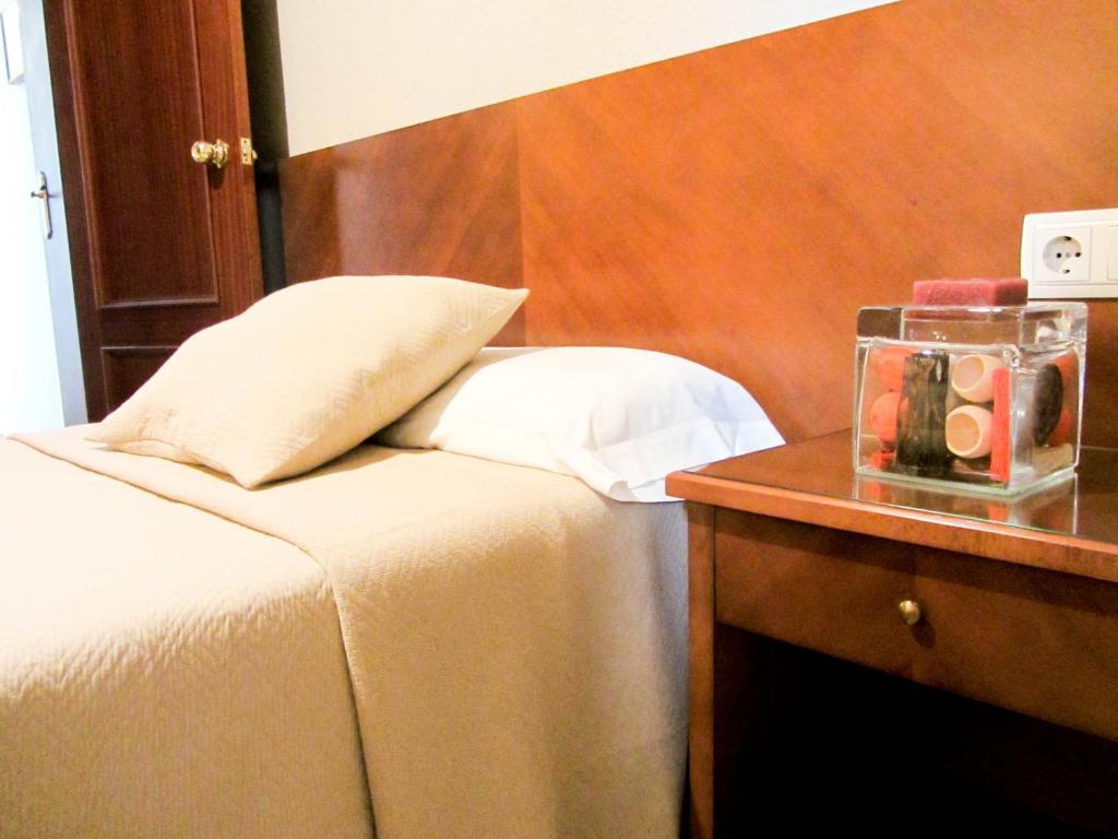 Hotel Avenida Requena Oda fotoğraf