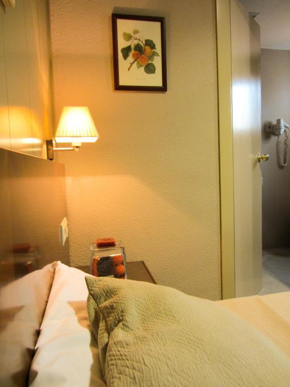 Hotel Avenida Requena Oda fotoğraf