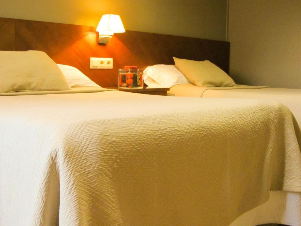 Hotel Avenida Requena Oda fotoğraf