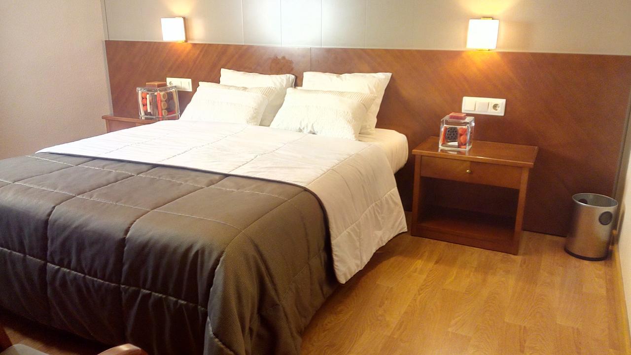 Hotel Avenida Requena Dış mekan fotoğraf