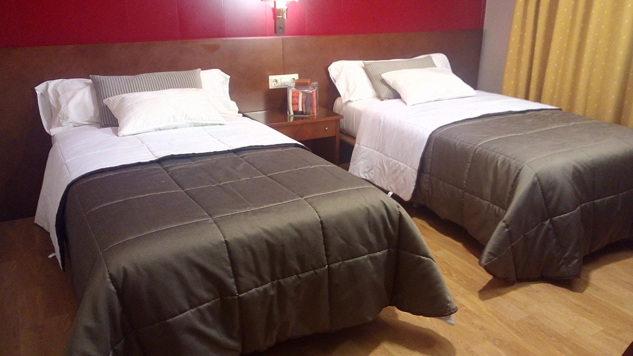 Hotel Avenida Requena Dış mekan fotoğraf