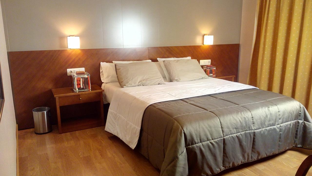 Hotel Avenida Requena Dış mekan fotoğraf